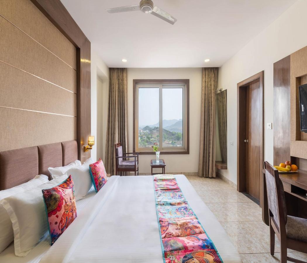 Hotel Pandora Grand, Udaipur- Nestled In Nature Wrapped In Luxury מראה חיצוני תמונה